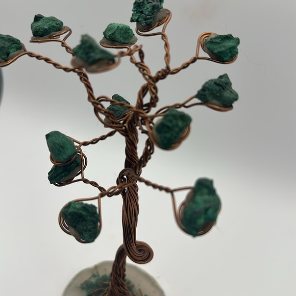 Natural raw malachite wire tree on natural agate slab - Picture 2 of 5